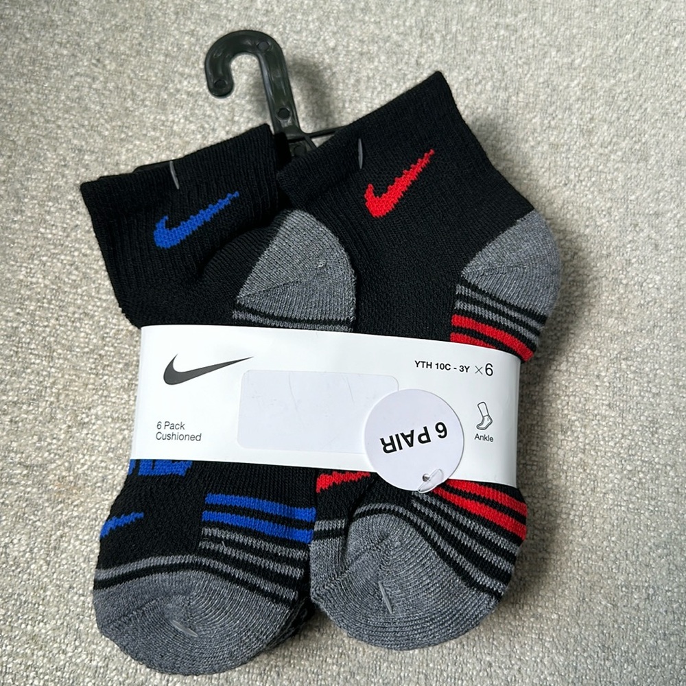 Nike Little Kids Cushioned Ankle Socks. Pack of 6. Multi Color. Size 5-7.